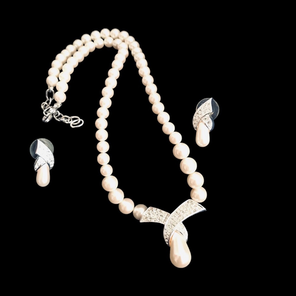 NAPIER Costume Pearl & Rhinestone Set. Worn Once By Owner. Length: 16”.